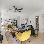 Quiet Getaway With 2 Kings, 3 Beds Pet Friendly