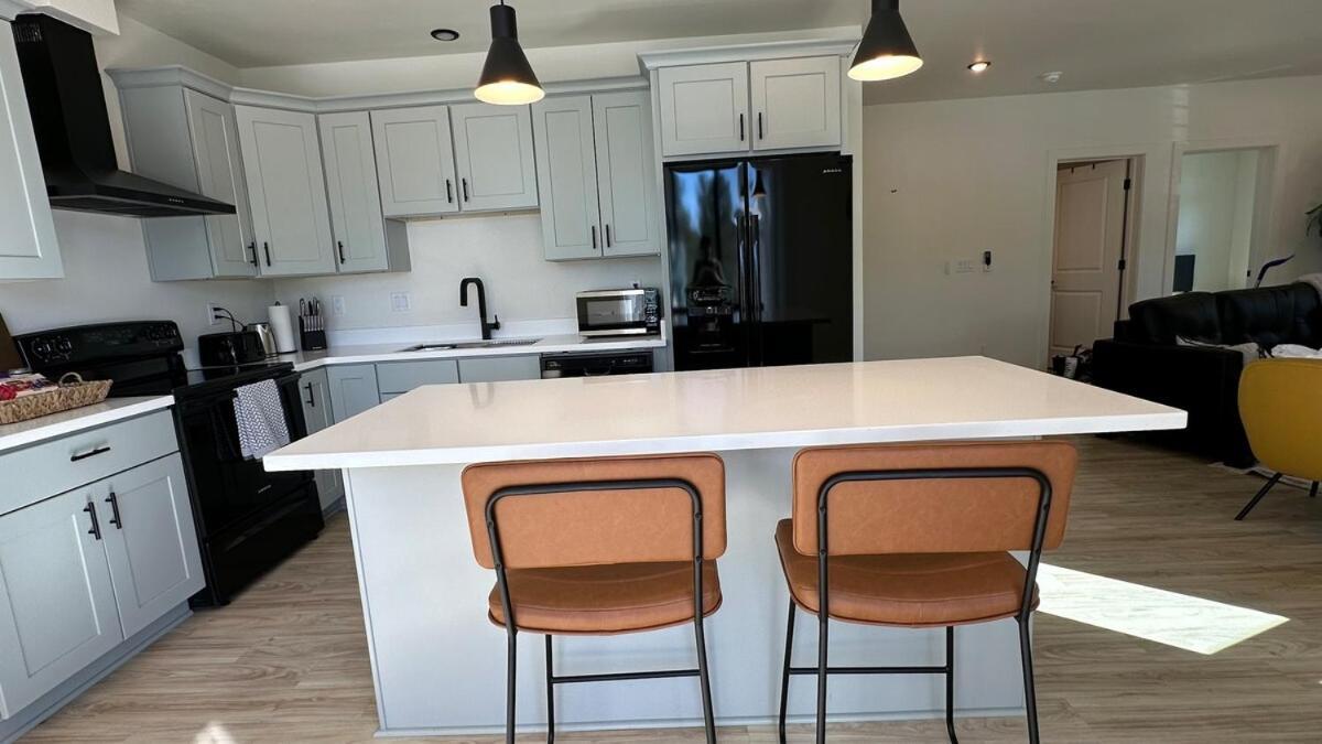 Quiet Getaway With 2 Kings, 3 Beds Pet Friendly Flagstaff