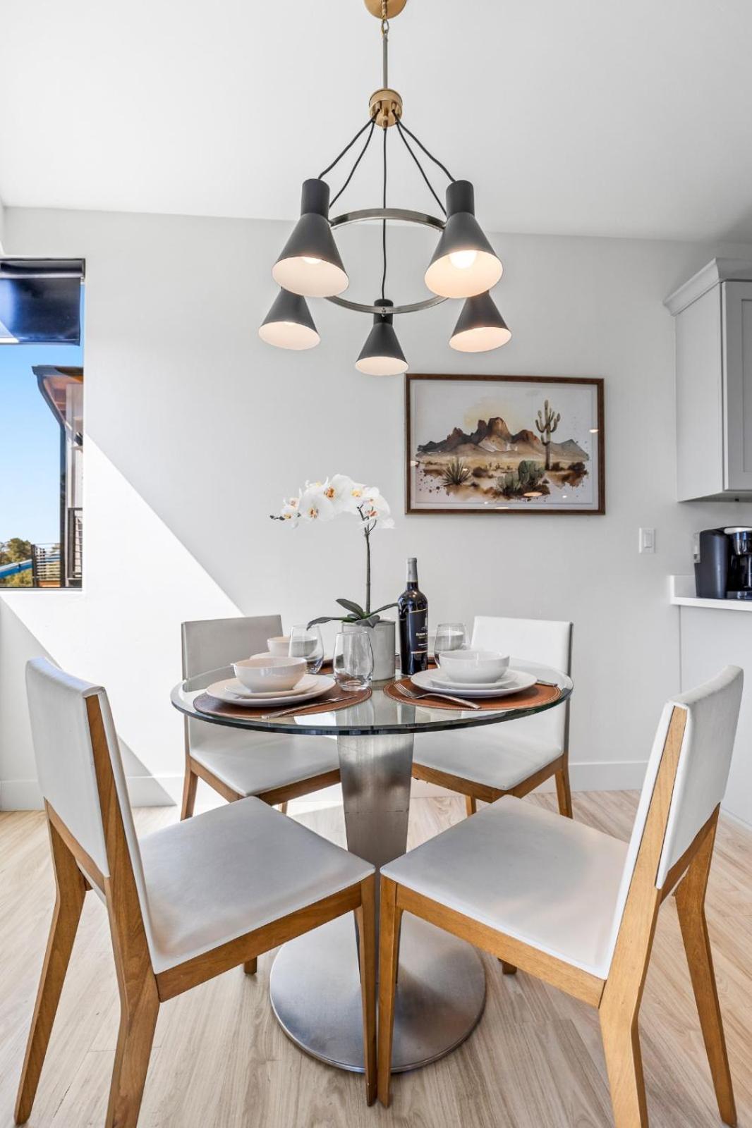 Holiday home Quiet Getaway With 2 Kings, 3 Beds Pet Friendly *