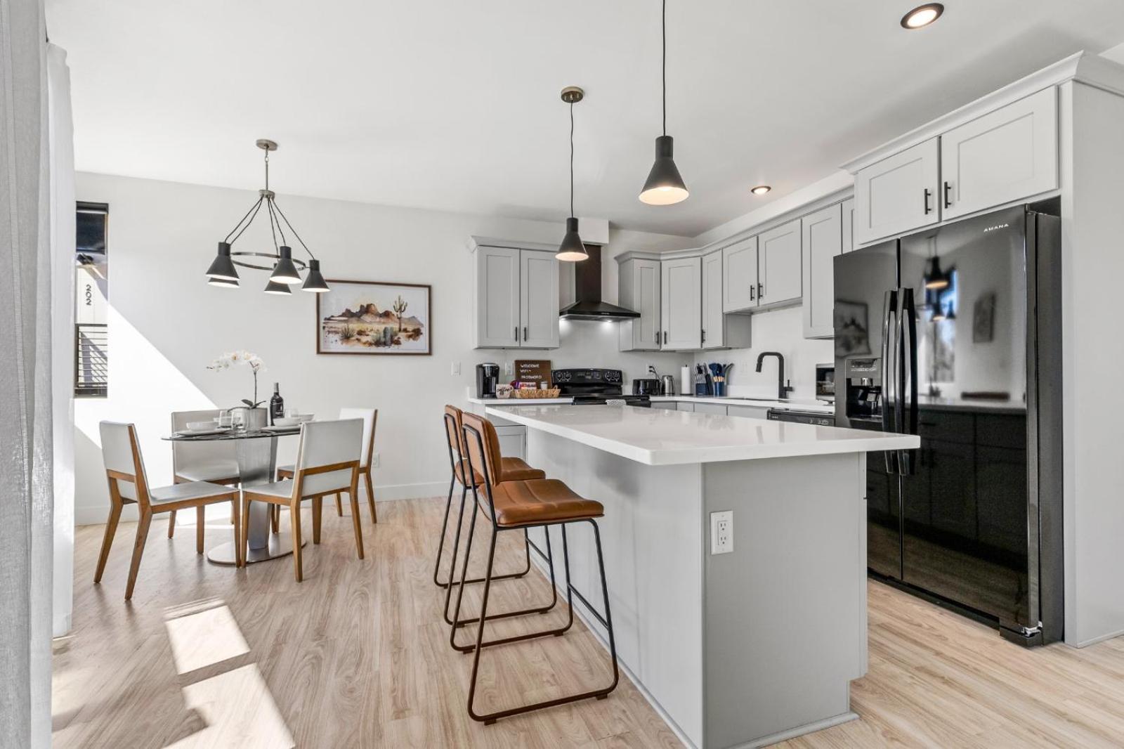Quiet Getaway With 2 Kings, 3 Beds Pet Friendly Flagstaff